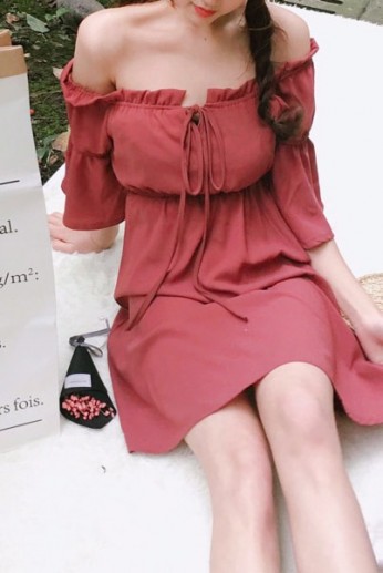 jum trễ vai màu đỏ